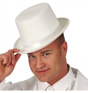 Chapéu de feltro branco para completar o seu disfarce