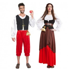 O casal estalajadeiros medievais original e engraçado para se disfraçar com o seu parceiro