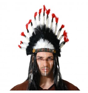 Toucado com penas de índio americano para completar o seu disfarce