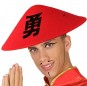 Chapéu chinês vermelho para completar o seu disfarce