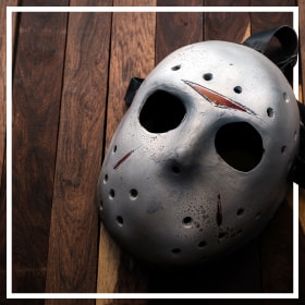 Explore nossas assustadoras máscaras de Halloween e máscaras de terror. Crie um visual assustador com nossas opções de alta qualidade.